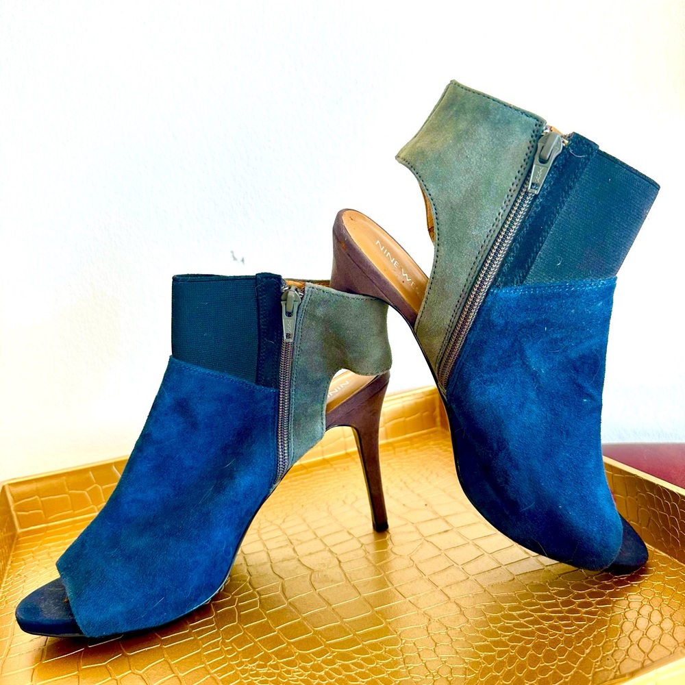 Ninewest Color Block Suede Peep Toe booty heels w/elastic ankle. Leather Upper.